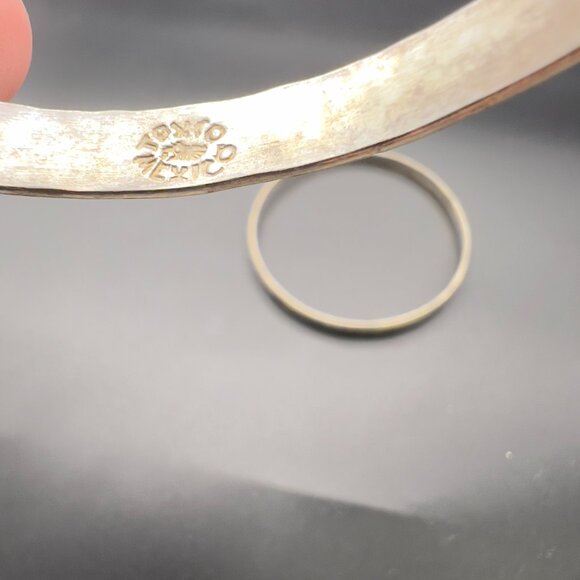 Vintage Taxco Mexican Silver Bangles Pair 2 Floral Fish Boho - Picture 8 of 9